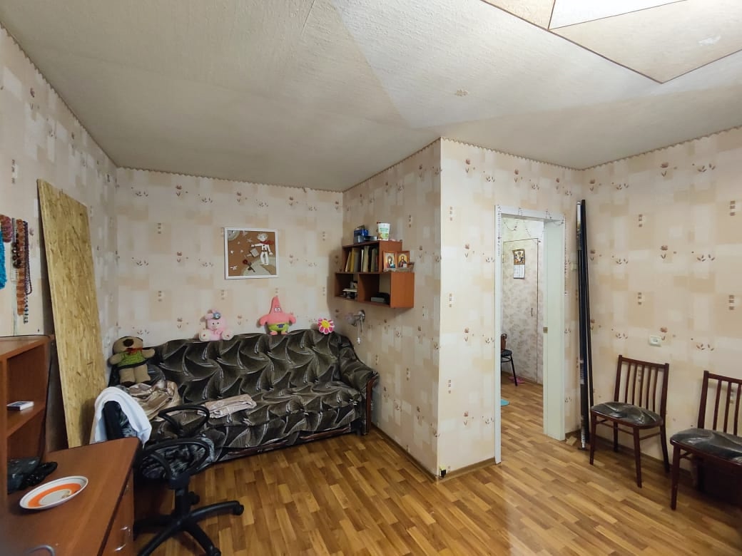 Продам 1комн.квартиру 5/9эт кирп. дома ул,Ломоносова(кв.Молодежный) общая площадь 38кв.м. , комната 19,5 кв.м. с нишей ,просторная 7,5 кв.м.кухня,МП/окна ,трубы ,плитка в с/узле,ухоженно ,чисто ,можно зайти и жить.лифт постоянно работает . ,от 1 собственника.Цена 3800 000 рублей +79591437002 ,+79592871200 ...