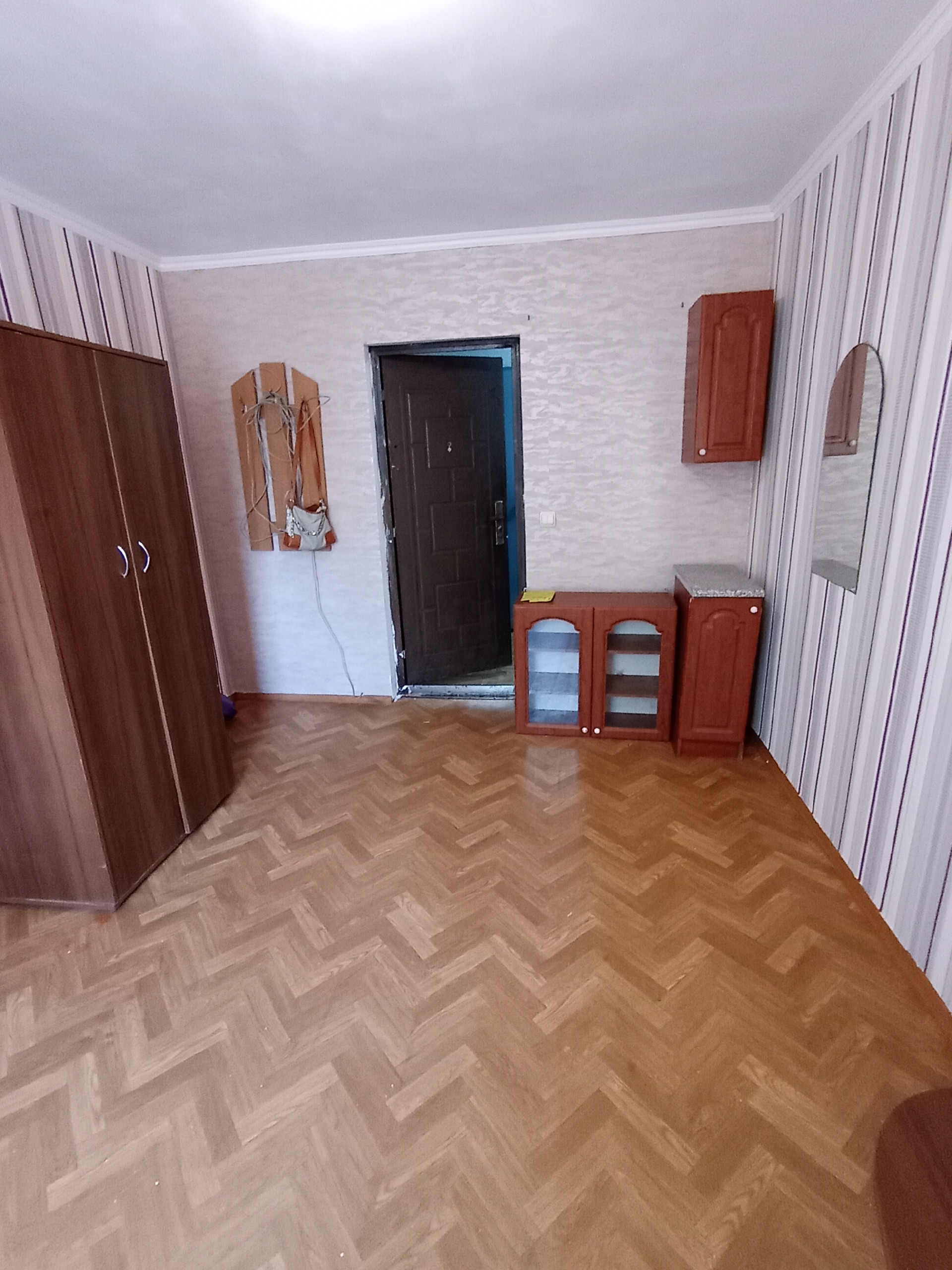 Продам комнату в коммунальной квартире 12,6м2 на кв гаевого от собственника тел 79592032654 документы готовы цена 800000, один сосед без вредных привычек.