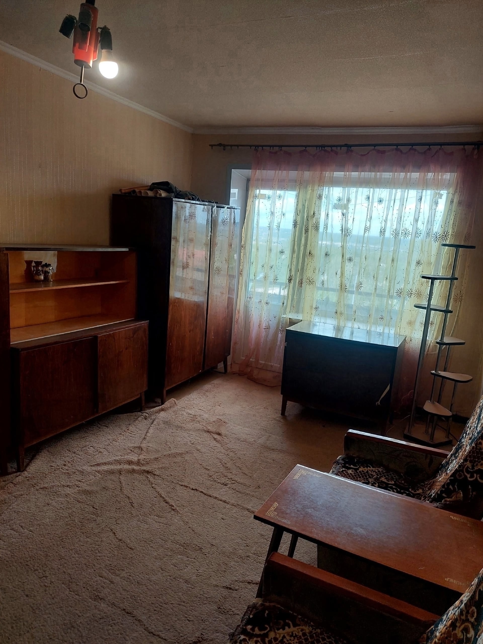 Продам 1 комн., 32м2, 4/5эт, кв. Дружба, 11. Кирпичный дом. Жилое состояние. Окна м/пл, счётчики. С/у совмещен, бойлер. Чистый подъезд. Прописанных нет. . Хорошая инфраструктура, рядом остановки, магазины, школа, сад. 2,55 млн руб., наличный рассчет. Агентствам не беспокоить. +79591534015, или ватцап, телегра...