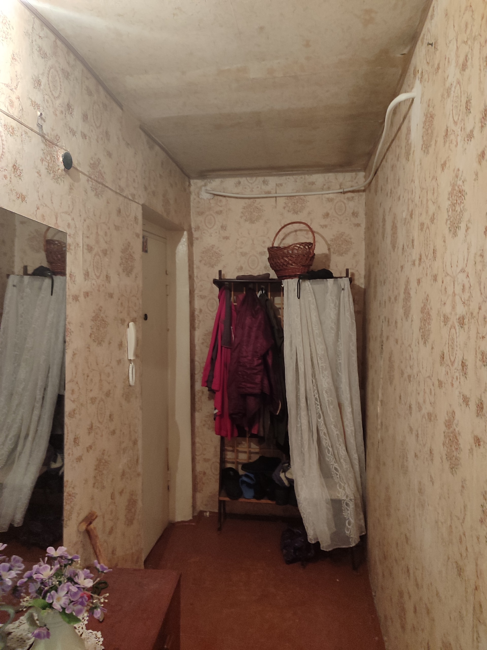 Продается срочно 1 ком. квартира Луганск, городок ОР, 5/5 эт, общ. 32 м ,кирпич, не угловая. Новая разводка и канализация.Есть газовая колонка.Квартира под ремонт. Отличное месторасположение. . Никто не прописан. 2 мл600 руб. +79591356017 Разумный торг ...