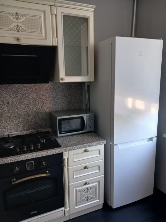 Сдам на долгий срок Двухкомнатную квартиру в Ленинском районе , ул.Оборонная Из техники : холодильник , микроволновка , стиральная машинка . Рассмотрим , семейную пар с ребенком от 5-ти лет , молодую пару . 40 т. + залоговая сумме + коммунальные услуги + услуги ан. +79595881807...